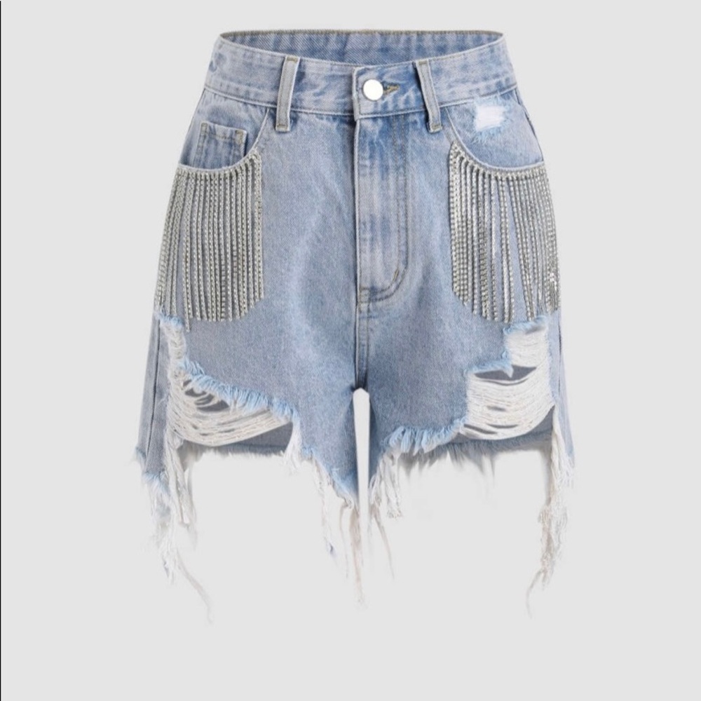 Sexy distressed shorts with diamond tassel Waist: 30.7inch / 78cm,
Hips: 40.9in